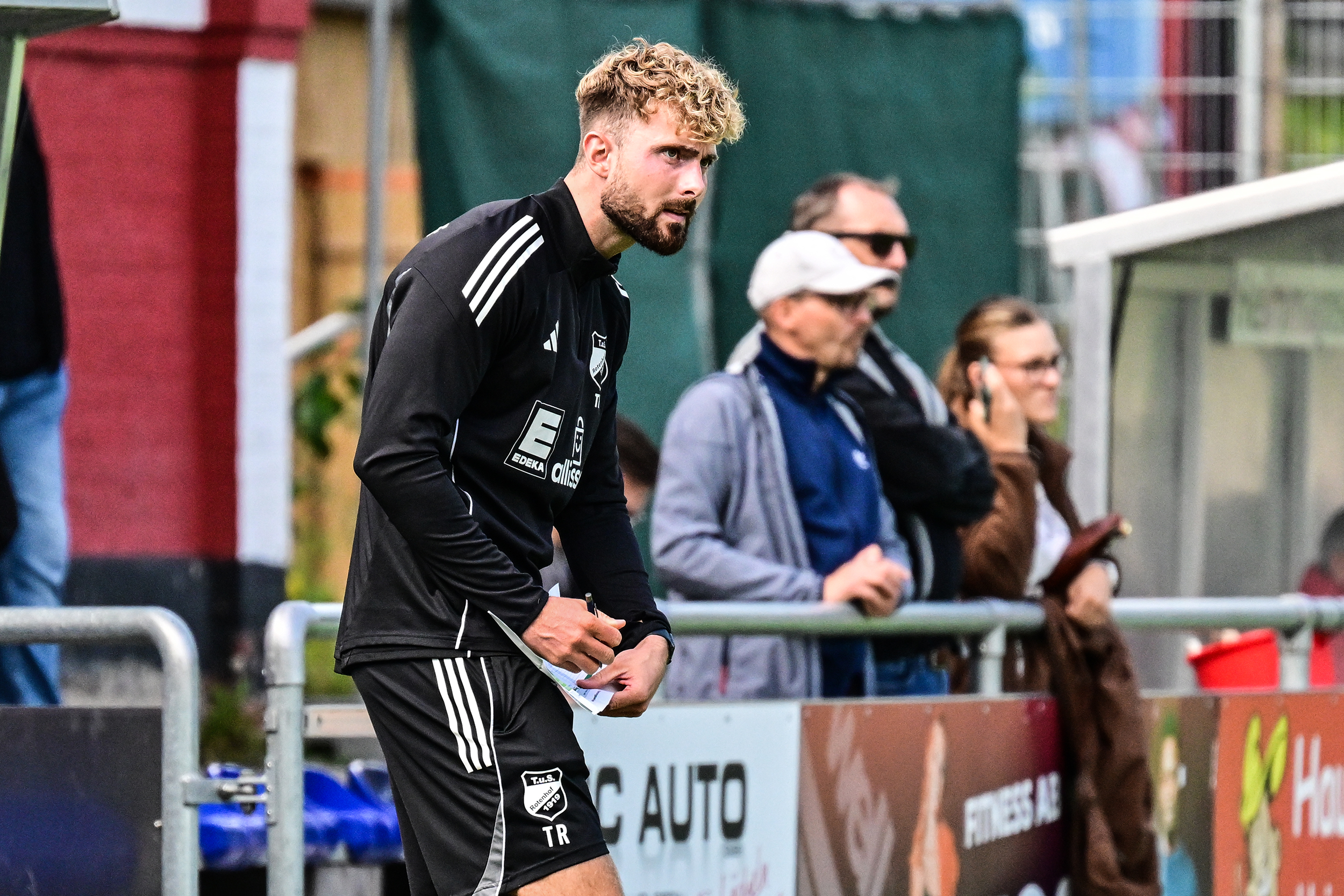 Du betrachtest gerade Vom Abstiegskampf ins Masters-Rennen – Rotenhof bleibt trotzdem auf dem Boden