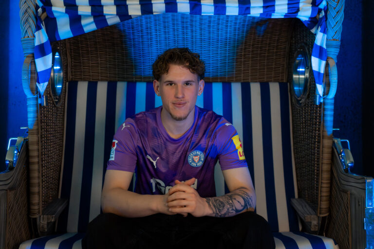 Mehr über den Artikel erfahren Holstein Kiel verpflichtet luxemburgisches Torwart-Talent Ben Schmit