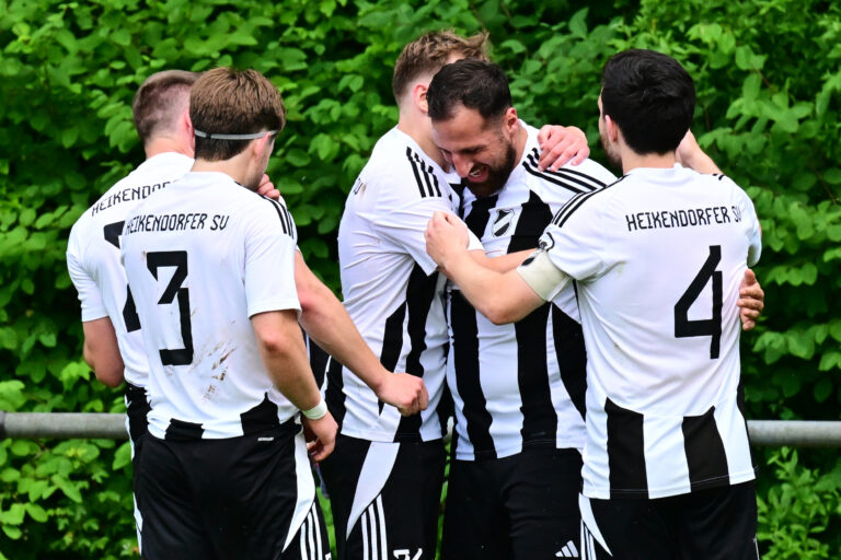 Mehr über den Artikel erfahren Kaya-Kopfball ins Glück: Der Heikendorfer SV kehrt in die Landesliga zurück