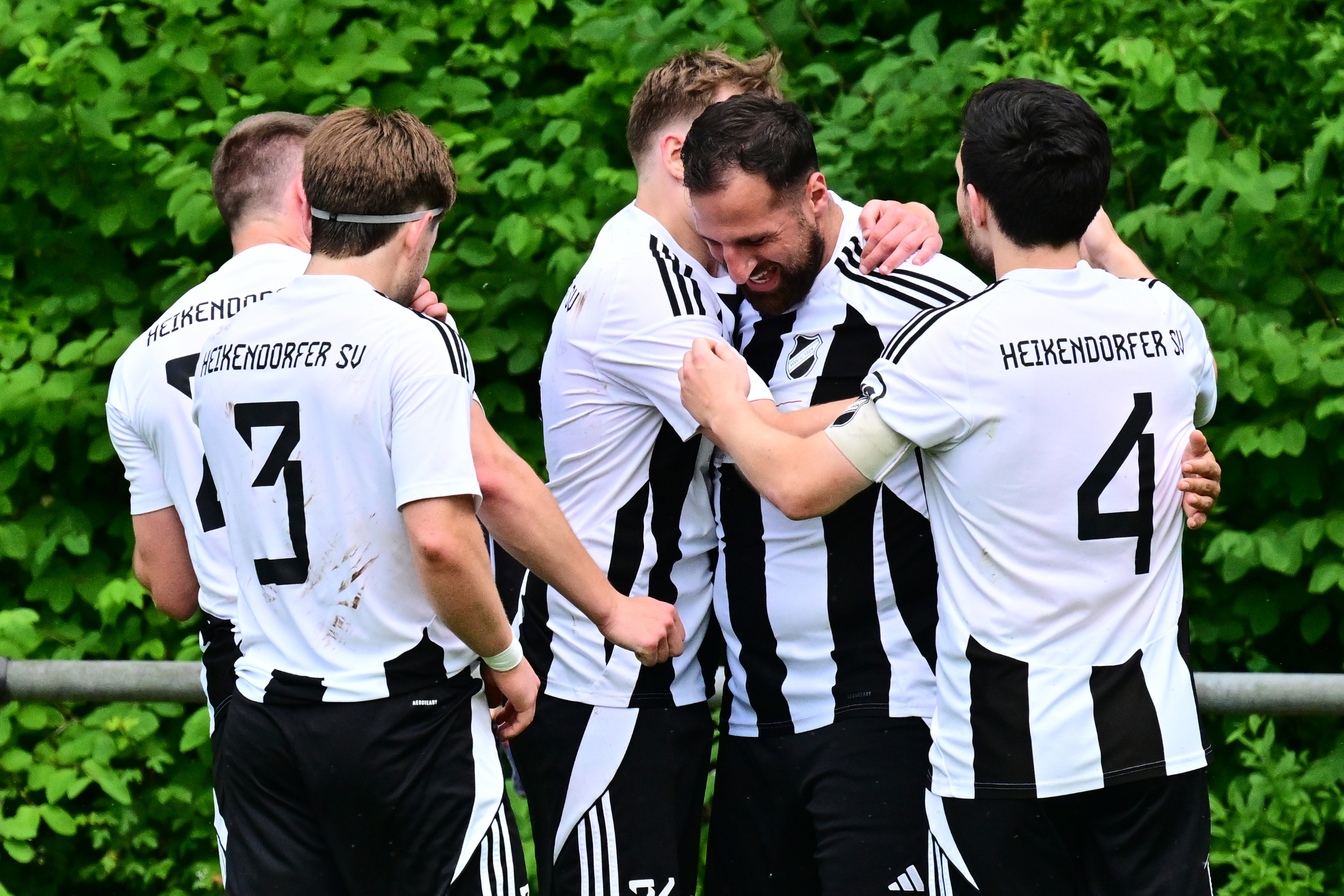 Du betrachtest gerade Kaya-Kopfball ins Glück: Der Heikendorfer SV kehrt in die Landesliga zurück