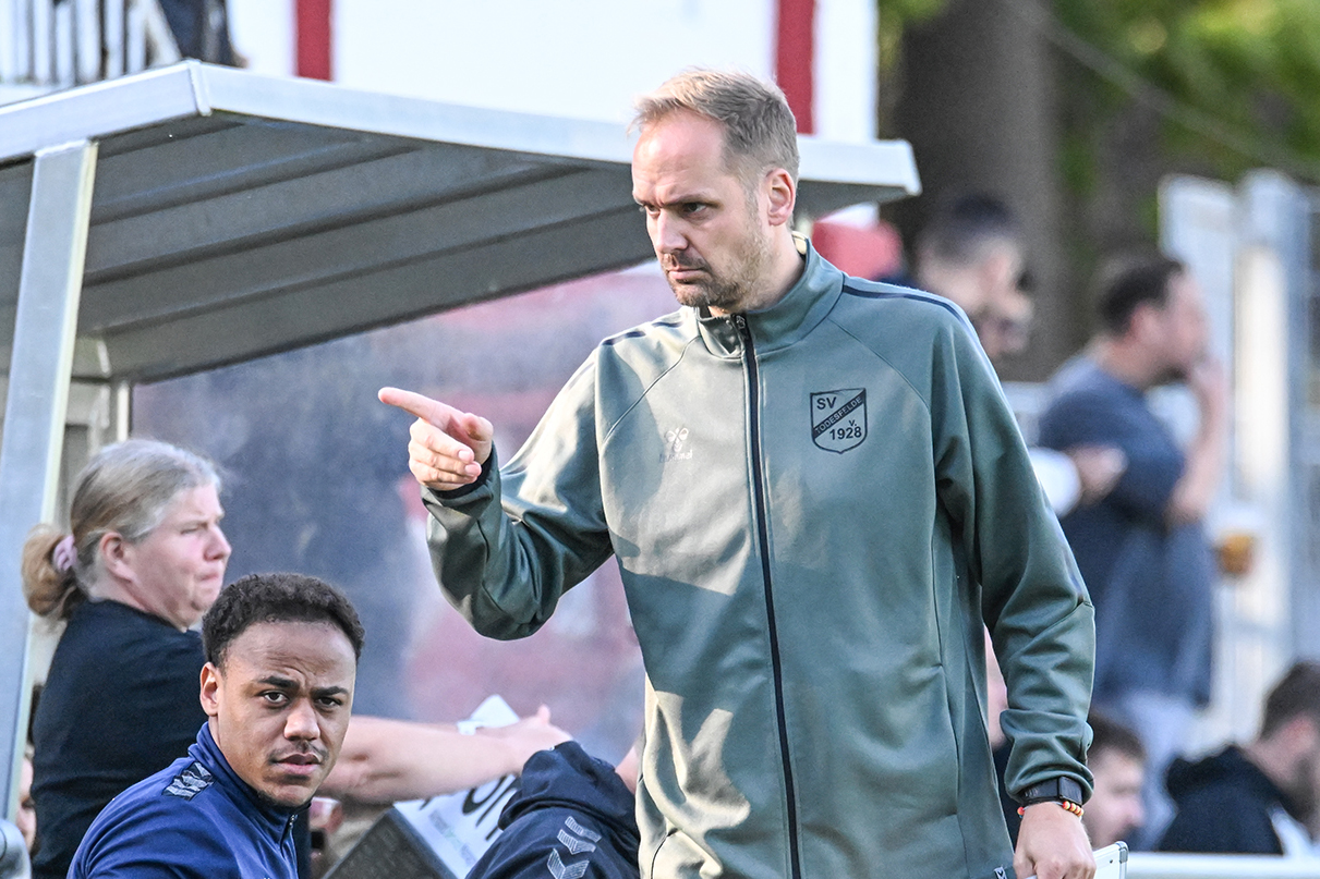 Mehr über den Artikel erfahren Nach Pokalfinale gegen Phönix Lübeck: Sörensen lenkt Fokus voll auf die Regionalliga-Relegation