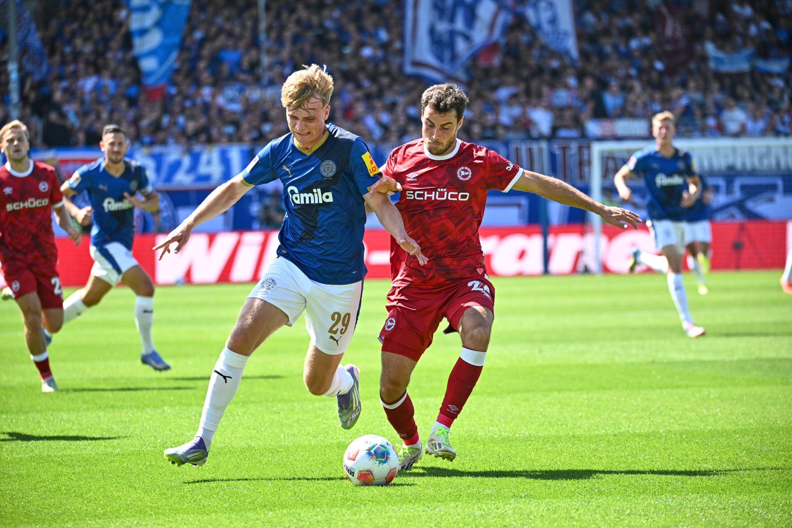 Read more about the article Holstein Kiel taumelt in die Saison – Auftritt gegen Bielefeld wirft Fragen auf