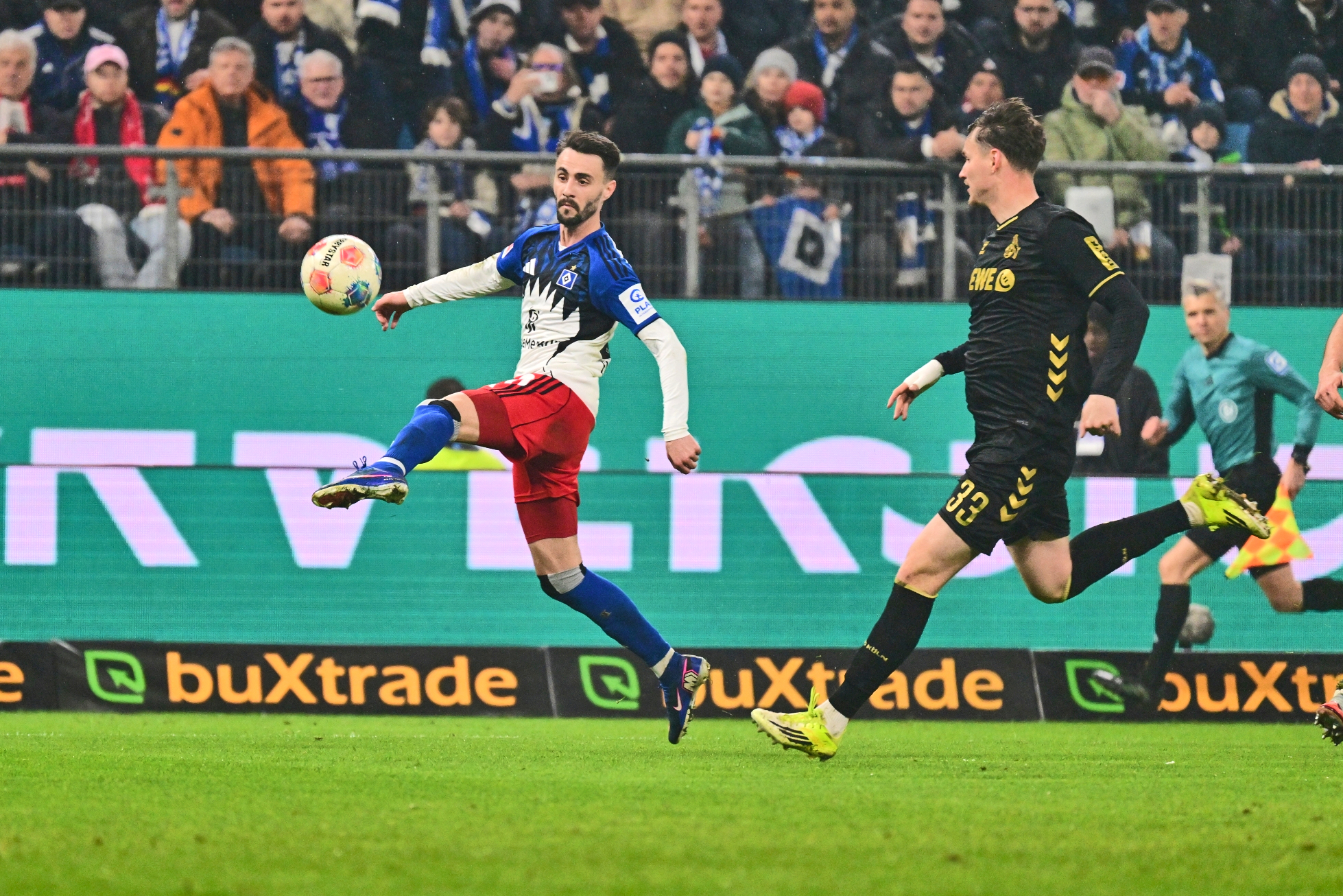 Mehr über den Artikel erfahren Zauber von Vieira rettet Punkt: HSV und Köln trennen sich 1:1