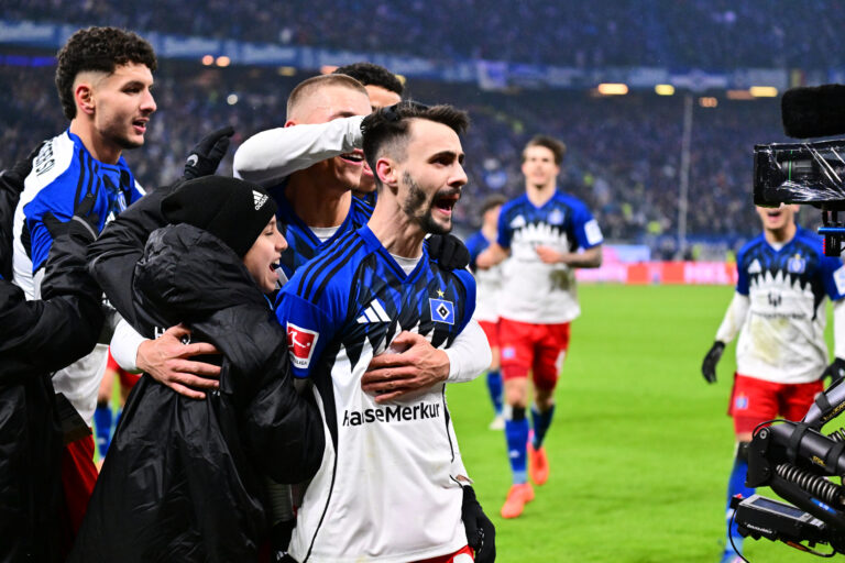 Mehr über den Artikel erfahren HSV trotzt den Bayern – der Volkspark erlebt eine magische Nacht