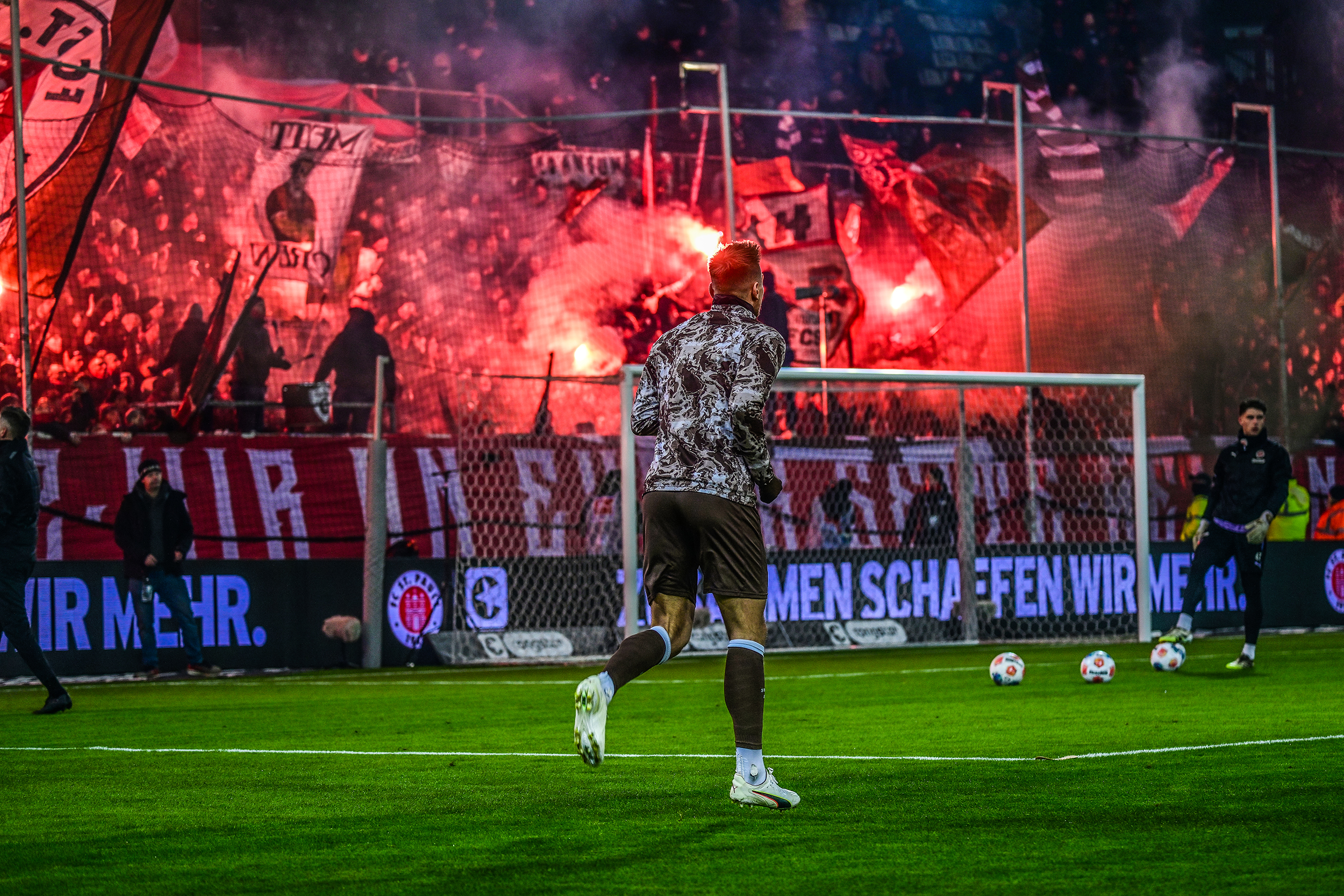 Du betrachtest gerade St. Pauli vor dem letzten Tanz: Virus-Chaos, Abstiegsdrama und das „wichtigste Spiel der Saison“