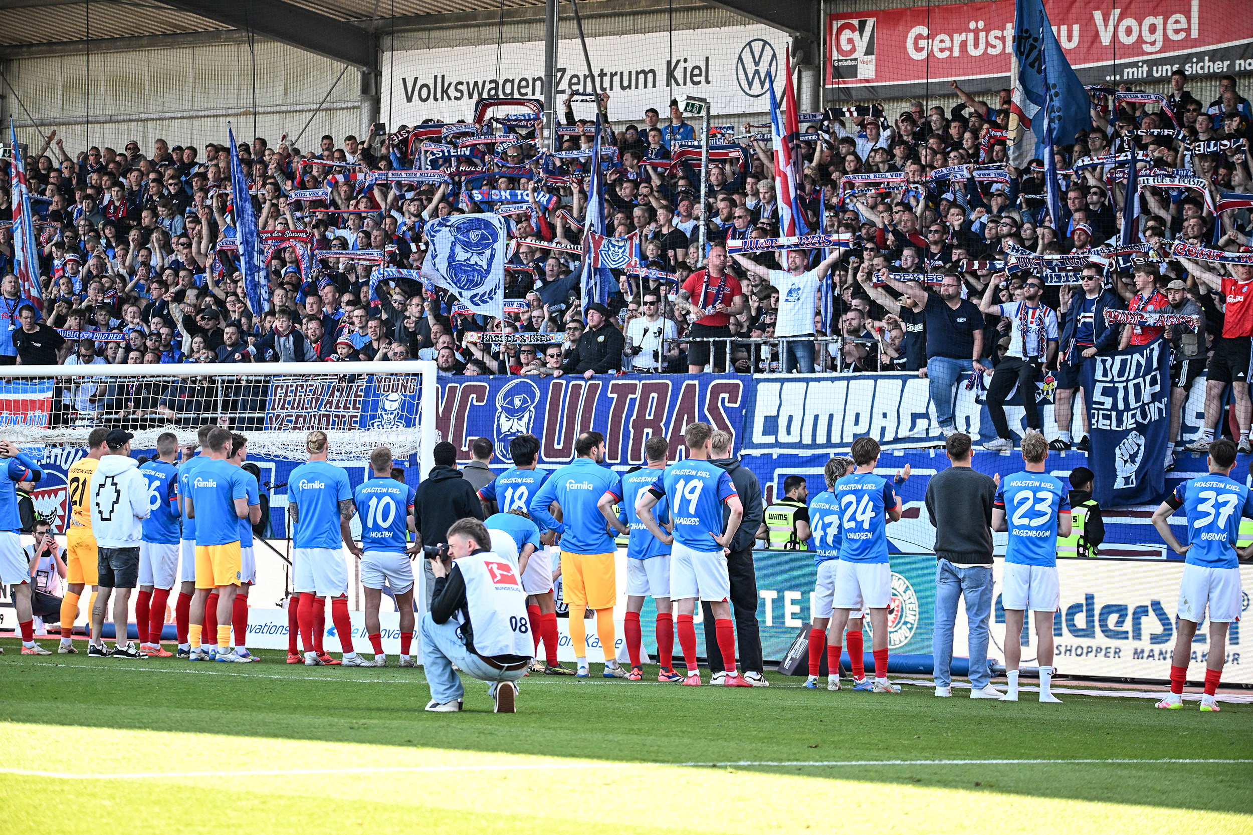 Read more about the article Abstieg mit Applaus – Holstein Kiel verabschiedet sich erhobenen Hauptes