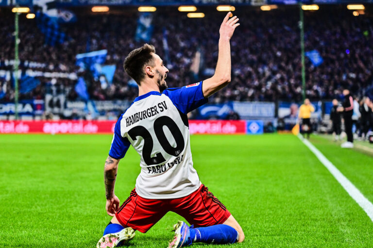 Mehr über den Artikel erfahren 3:1-Auswärtssieg bei Kickers Emden! VfB Lübeck belohnt sich für starke Leistung