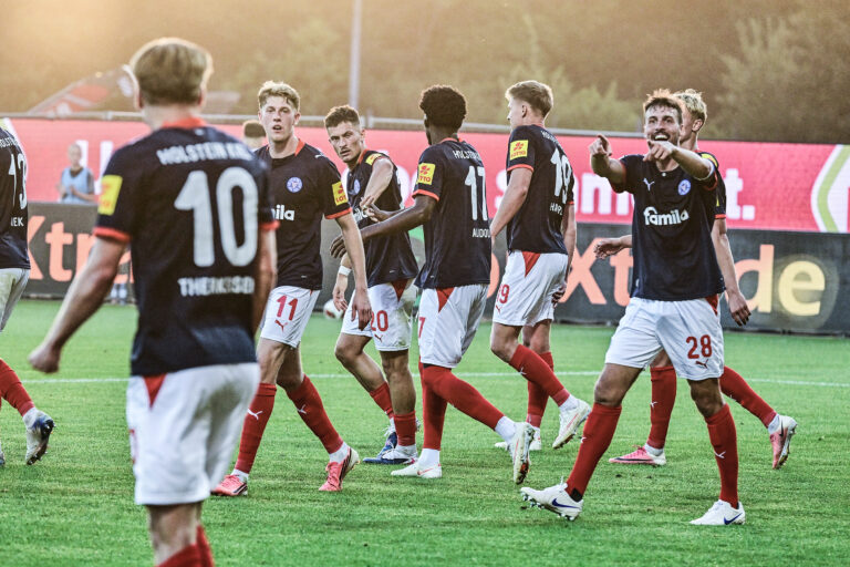 Mehr über den Artikel erfahren Zwei Wahrheiten nach einem 2:2: Warum Kiel und St. Pauli beide dem Sieg hinterhertrauern