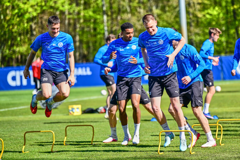 Mehr über den Artikel erfahren Holstein Kiel startet in Gettorf in die Vorbereitung – Fans können hautnah dabei sein