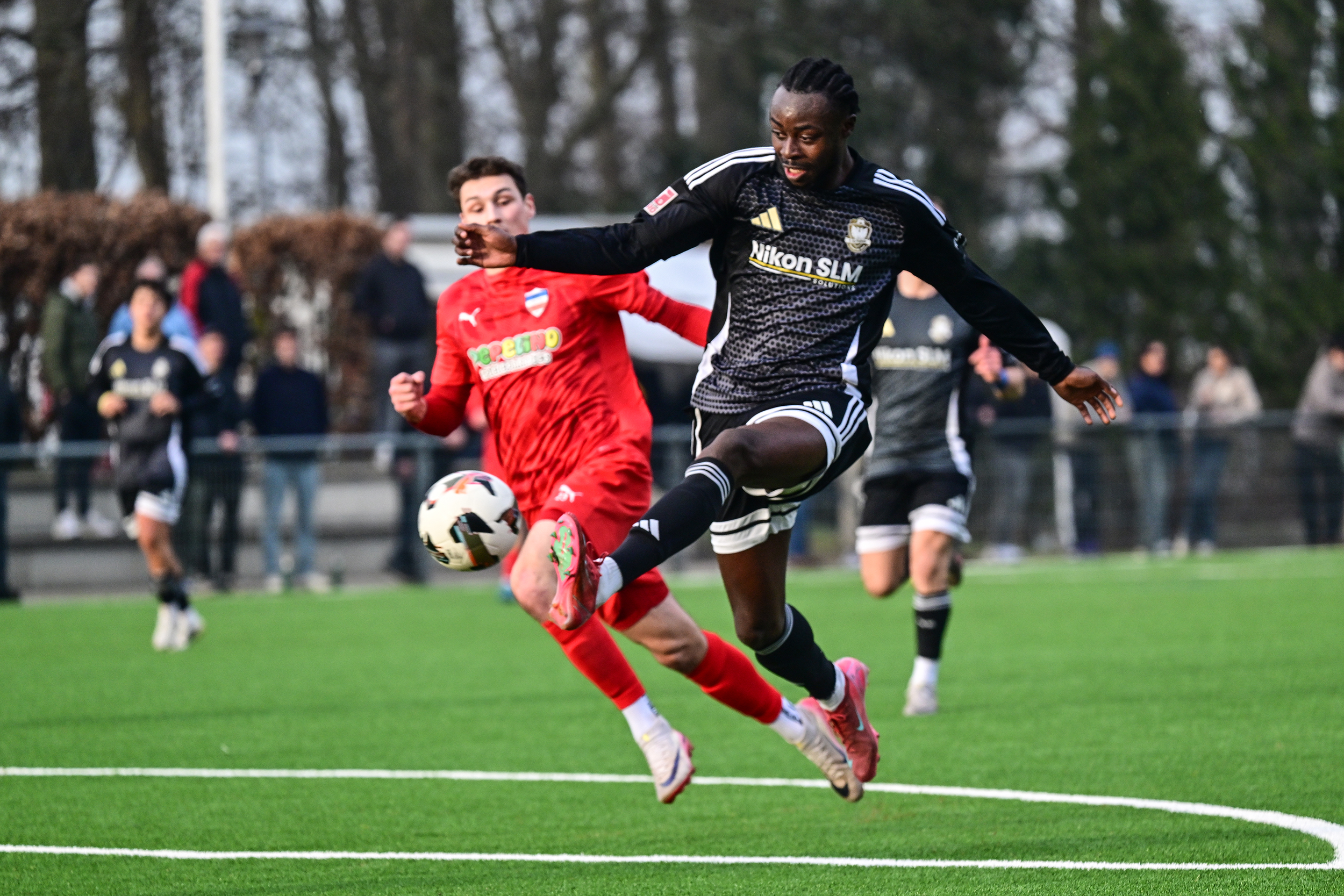 Mehr über den Artikel erfahren Dreierpack von Maximilian Ofosu – Inter bricht nach Hoffnungsschimmer gegen Phönix ein