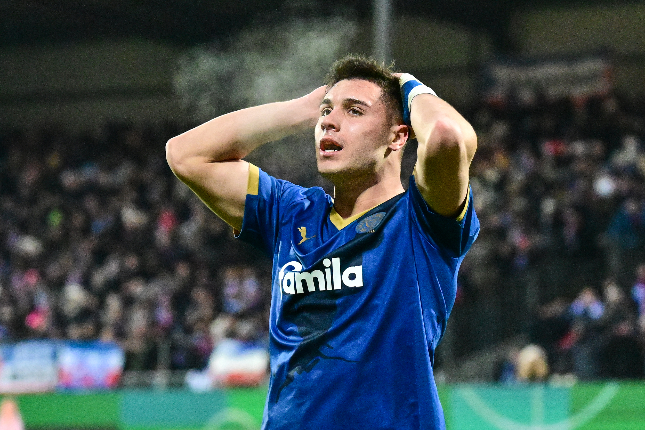 Aldin Jakupovic ärgert sich über seine vergebene Chance zum möglichen Ausgleich