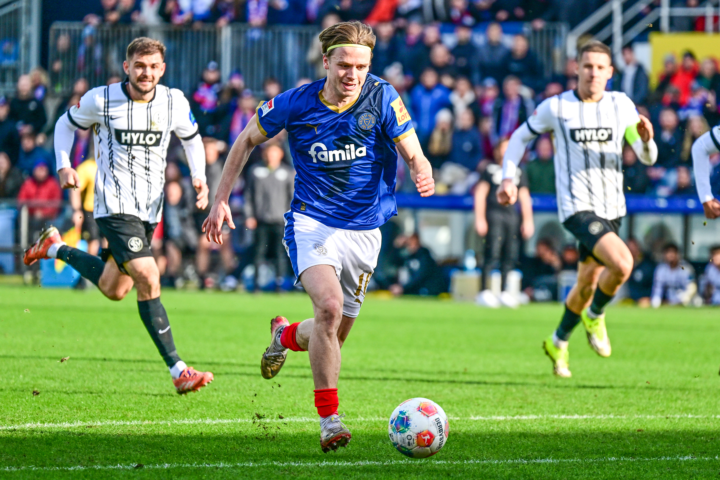 Jonas Therkelsen auf dem Weg zu seinem Ausgleich zum 1:1