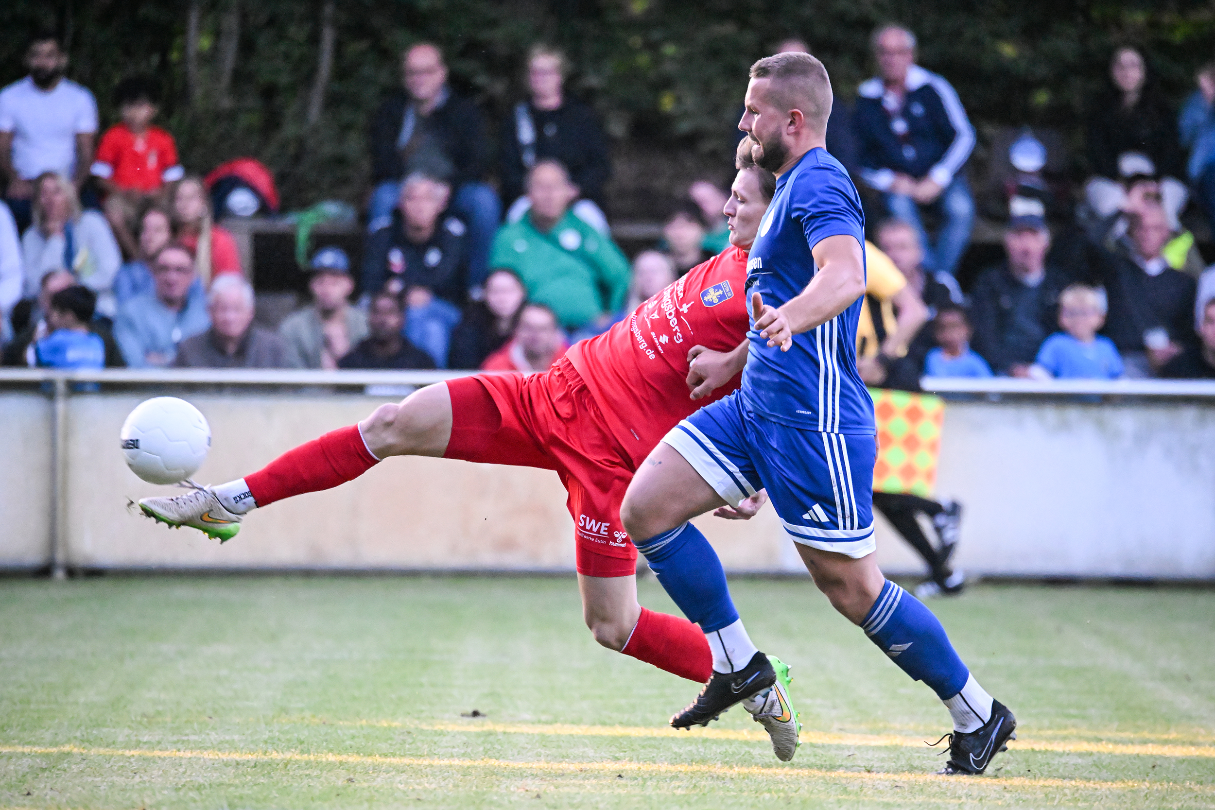 Read more about the article Oberliga-Eröffnungsspiel mit Emotionen, fünf Treffern und einem unberechtigten Elfmeter