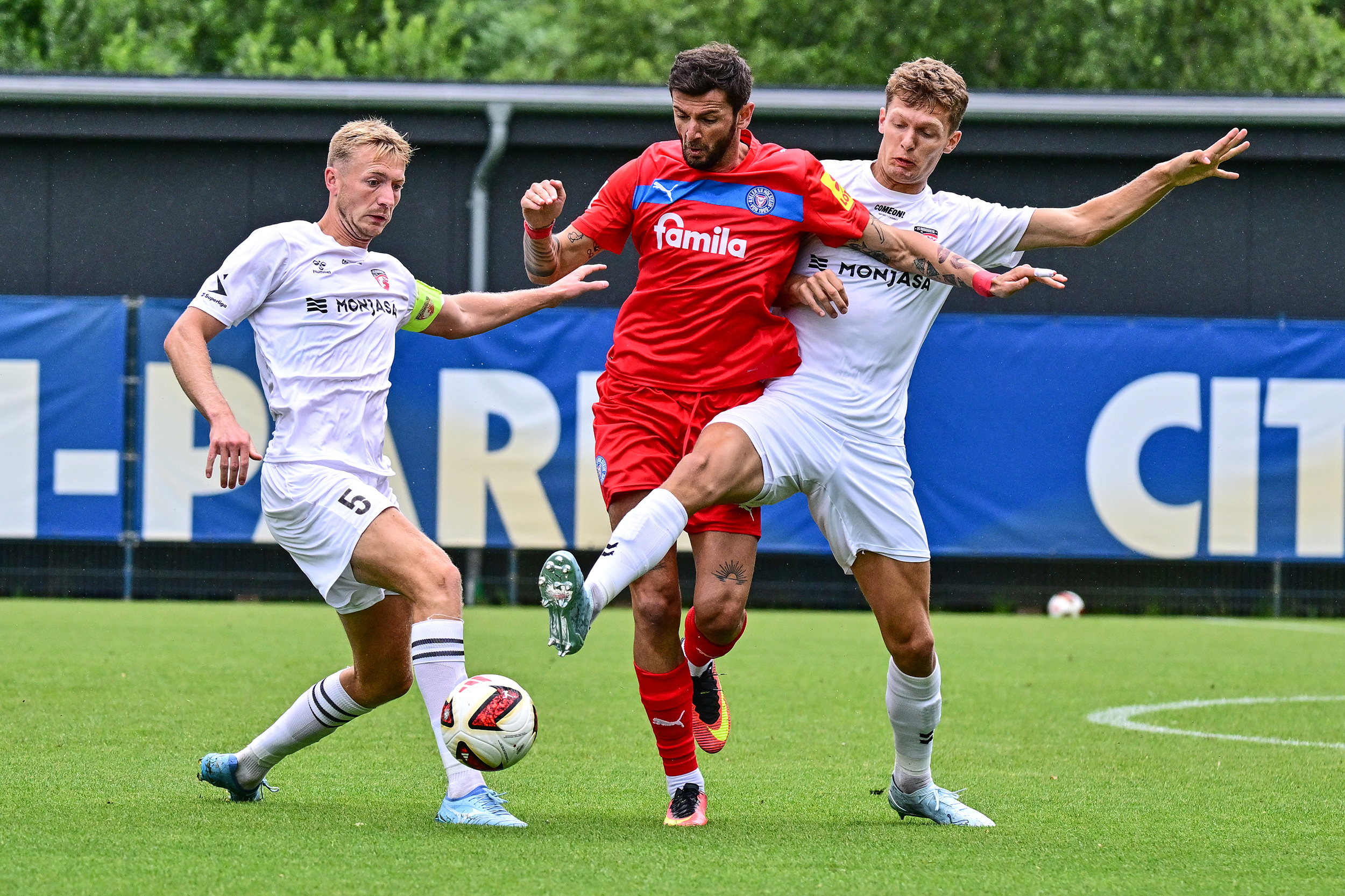 Du betrachtest gerade Müde Beine – alte Schwächen: Holstein Kiel unterliegt FC Fredericia im Testspiel