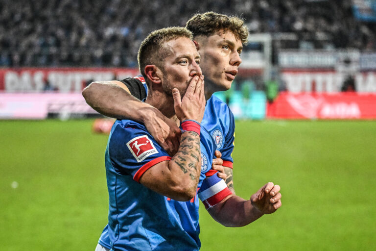 Mehr über den Artikel erfahren Lewis Holtby beendet seine Karriere – Holstein-Aufstiegsheld sagt „Danke, Fußball“