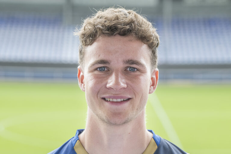 Mehr über den Artikel erfahren Max Geschwill verlässt Holstein Kiel dauerhaft – Wechsel nach Essen perfekt
