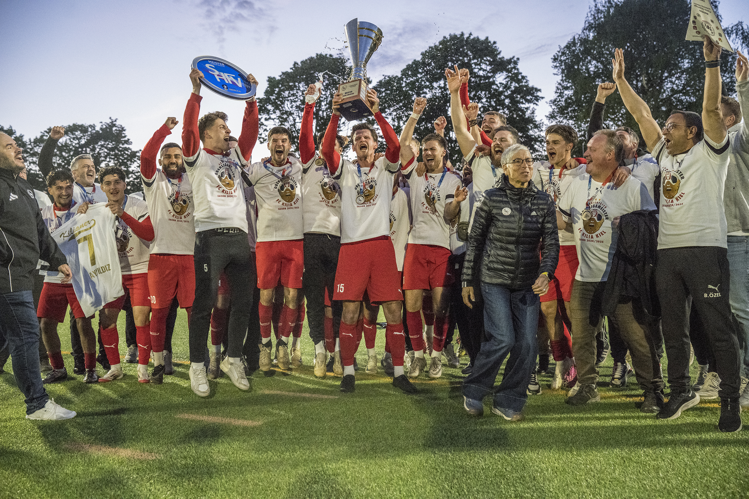 Read more about the article Krönung in Kiel: FC Kilia feiert Meisterschaft mit 5:0-Gala gegen FC Dornbreite