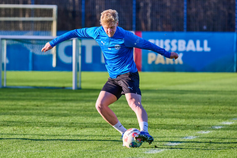 Mehr über den Artikel erfahren Nächster Entwicklungsschritt: Luca Prasse wechselt auf Leihbasis nach Zwickau