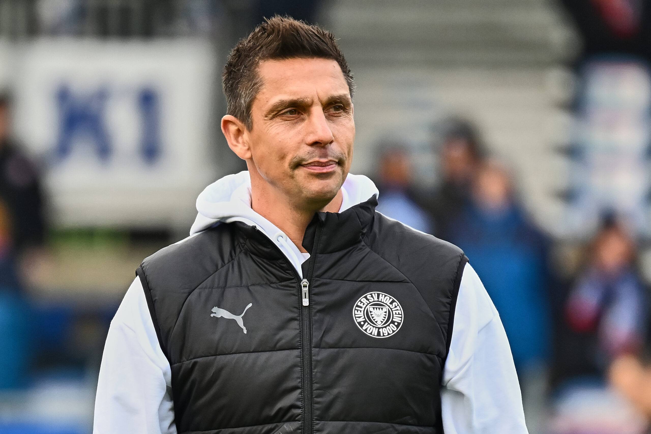 Mehr über den Artikel erfahren Holstein Kiel: Schwere Entscheidungen für Marcel Rapp