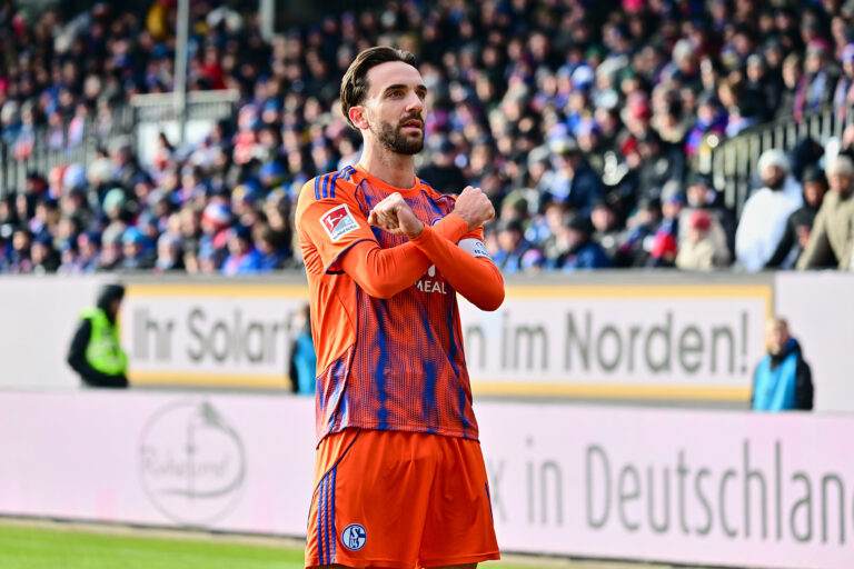 Mehr über den Artikel erfahren Tabellenführung: So bewertet S04-Kapitän Kenan Karaman den Sieg in Kiel