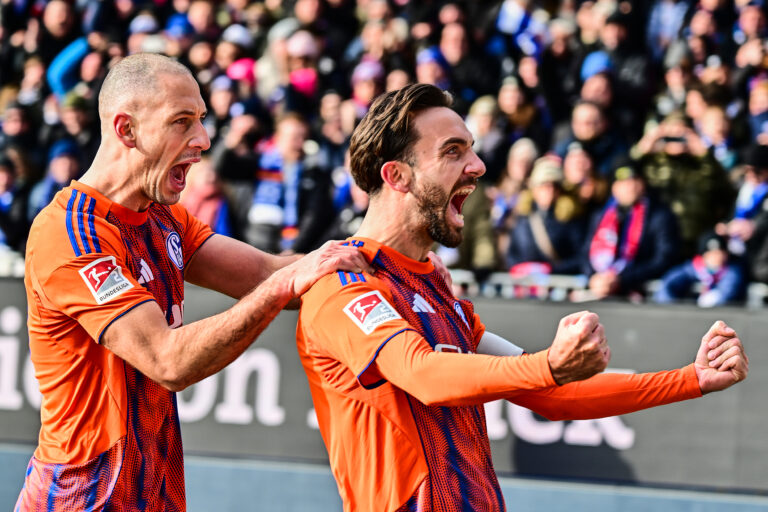 Mehr über den Artikel erfahren Ecken-Schock und späte Hoffnung: Holstein Kiel unterliegt Schalke trotz Leistungssteigerung