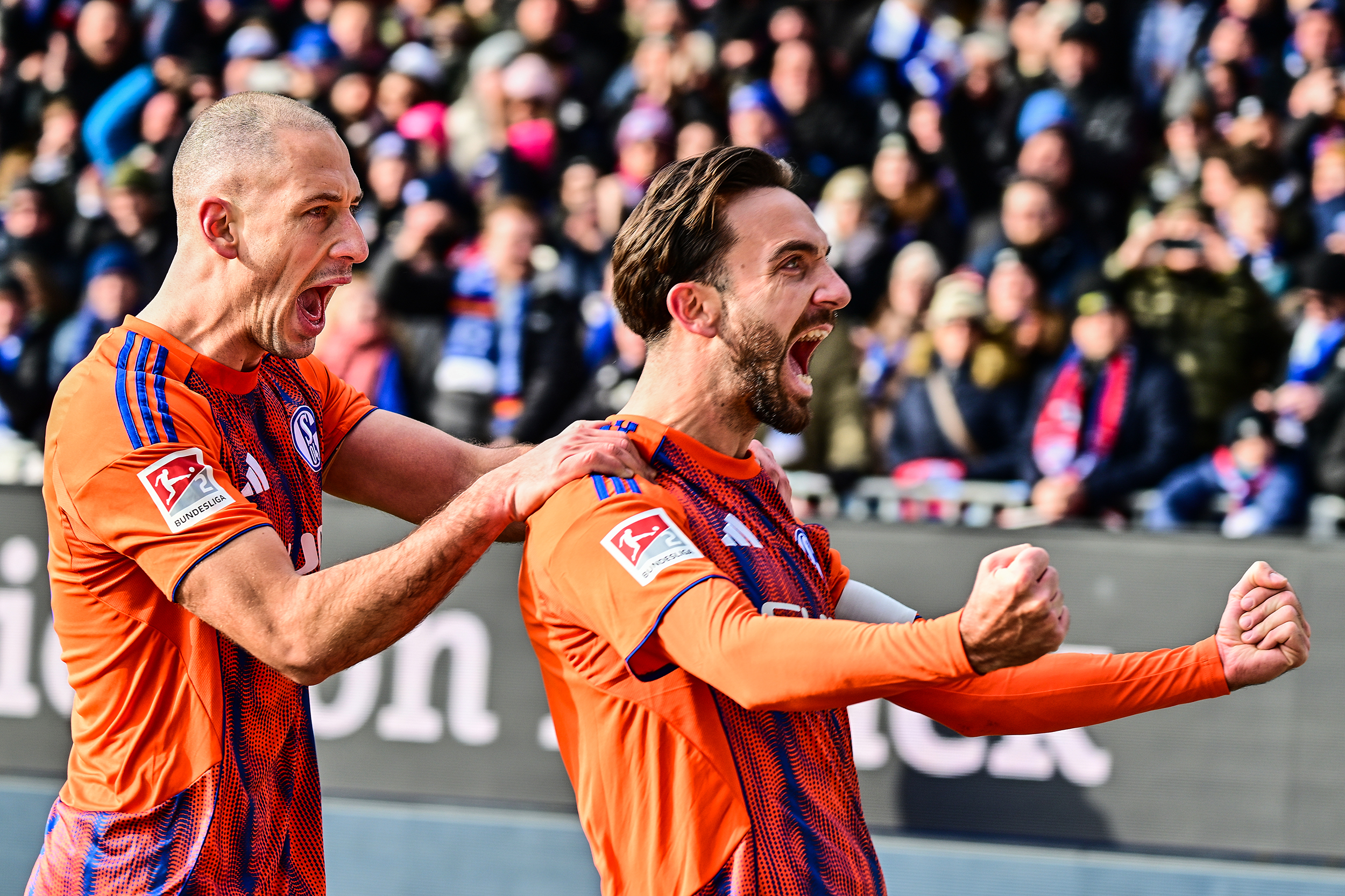 Tor für Schalke zum 1:0 durch Kapitän Kenan Karaman