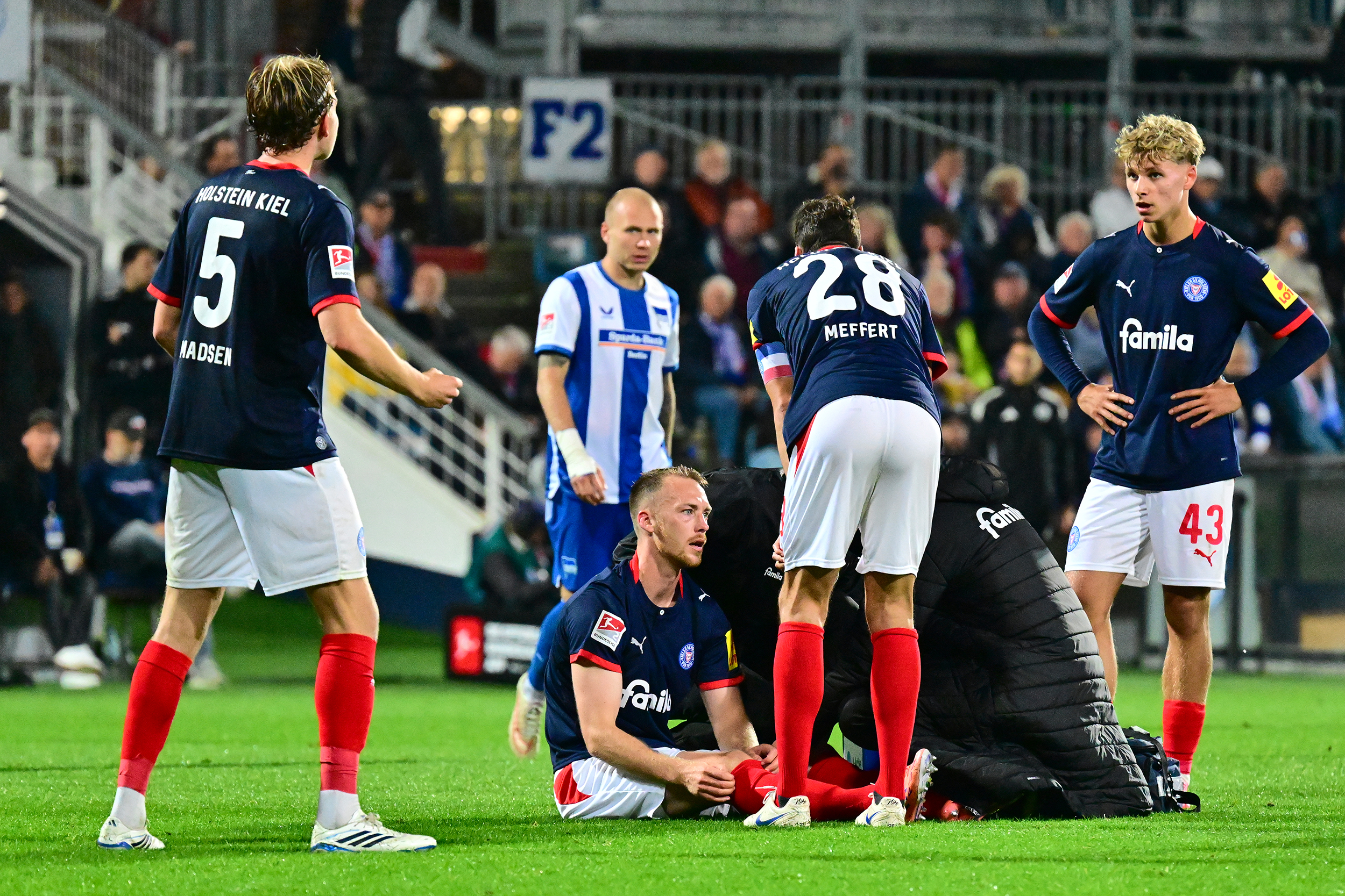 Du betrachtest gerade Erstes Pflichtspiel, sofort Führungsspieler – und dann der nächste Schock für Sebastian Schonlau