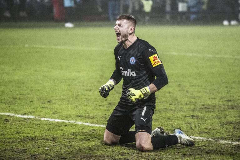 Mehr über den Artikel erfahren Eiskalte Störche schocken Berlin: Therkelsen trifft für Holstein Kiel aus dem Nichts