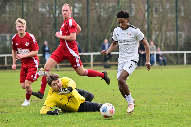 Mehr über den Artikel erfahren Nach kurioser Schiedsrichterentscheidung: Kieler MTV und Probsteier SG trennen sich 2:2