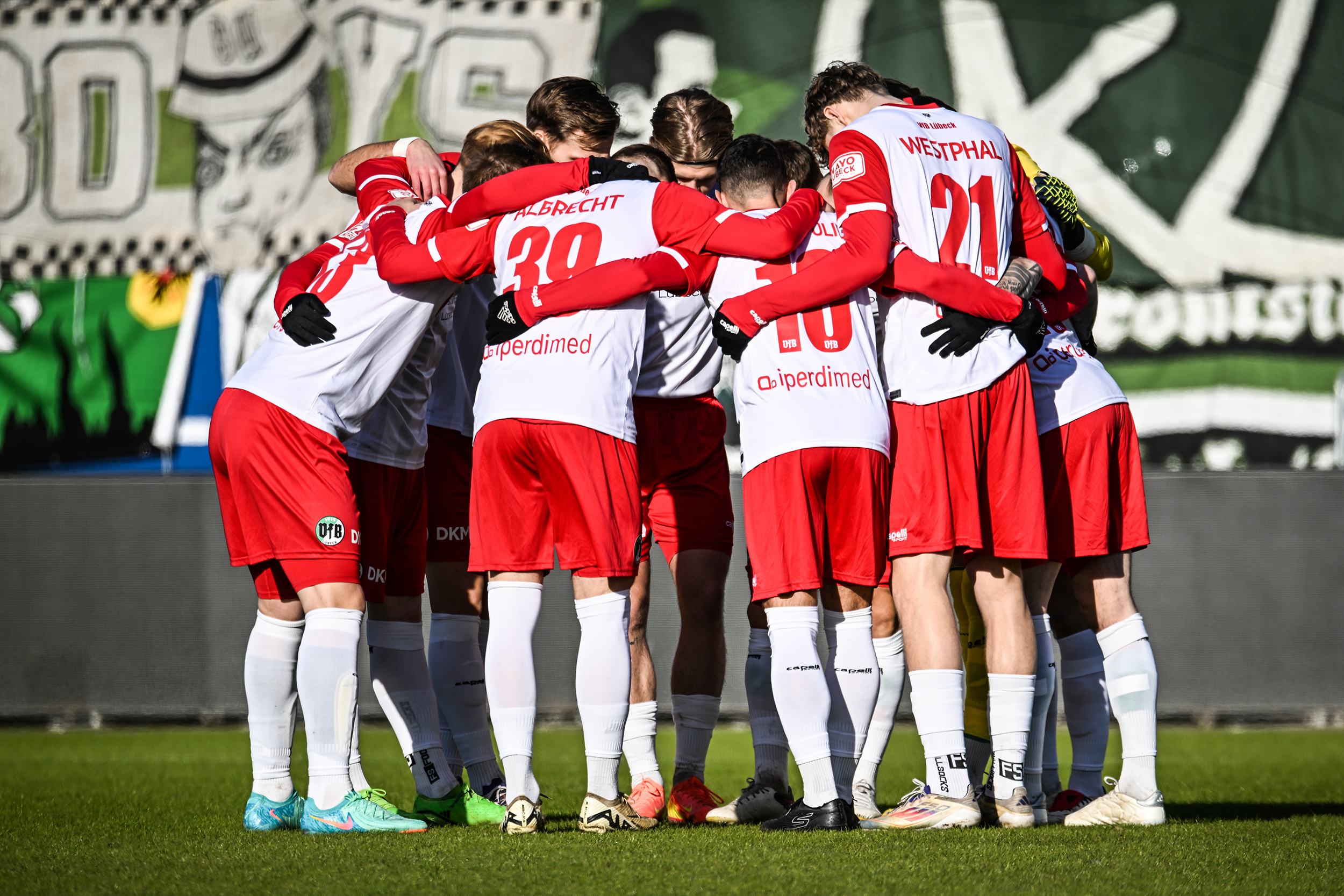 Read more about the article Punkt erkämpft: VfB Lübeck spielt 2:2 gegen den SSV Jeddeloh