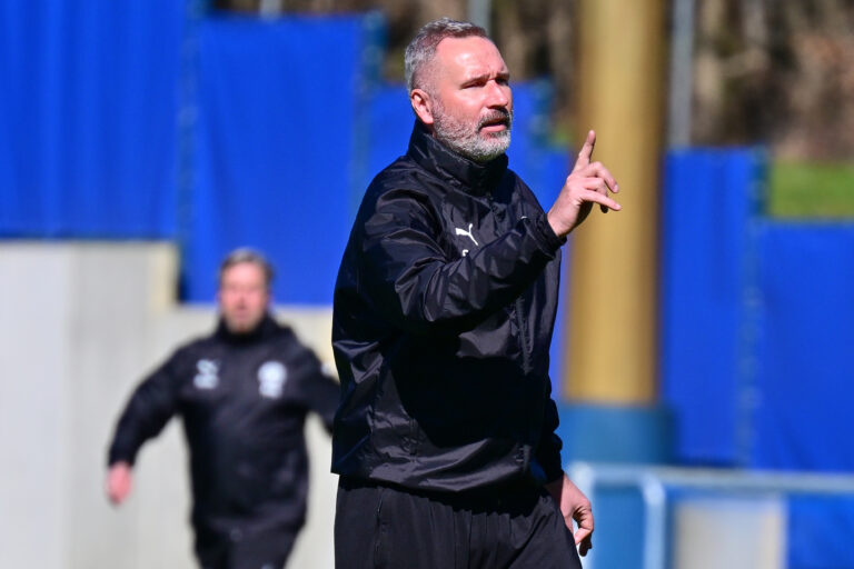 Mehr über den Artikel erfahren Nun auch offiziell: Tim Walter bleibt Cheftrainer von Holstein Kiel