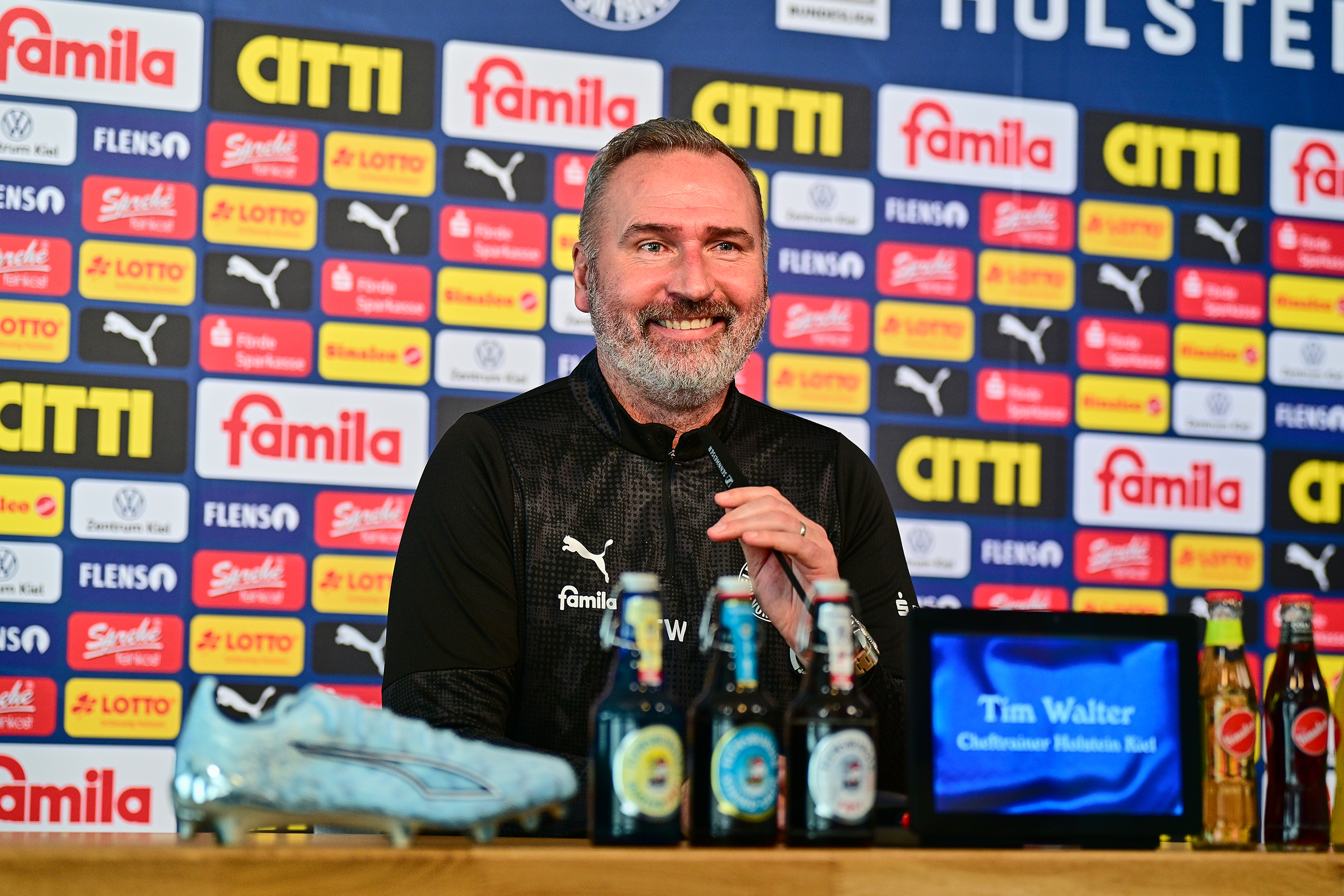 Trainer Tim Walter bei der Pressekonferenz vor dem Auswärtsspiel bei SV Darmstadt 98