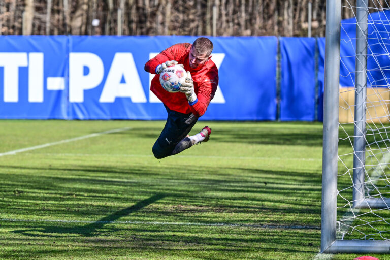 Mehr über den Artikel erfahren Vom Pokal-Keeper zur Nummer eins: Weiner richtet den Blick nach vorn
