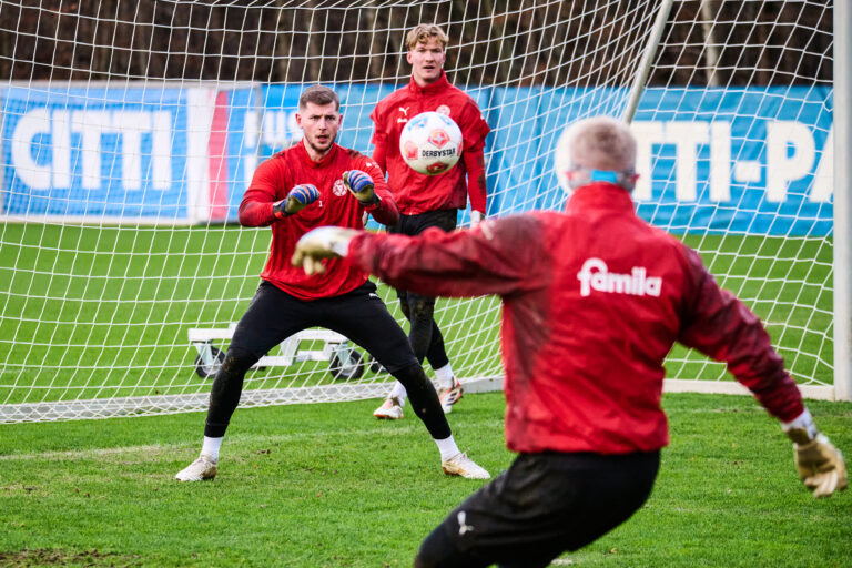 Mehr über den Artikel erfahren Timon Weiner vor einer Grundsatzentscheidung – wie lange noch zweite Geige in Kiel?