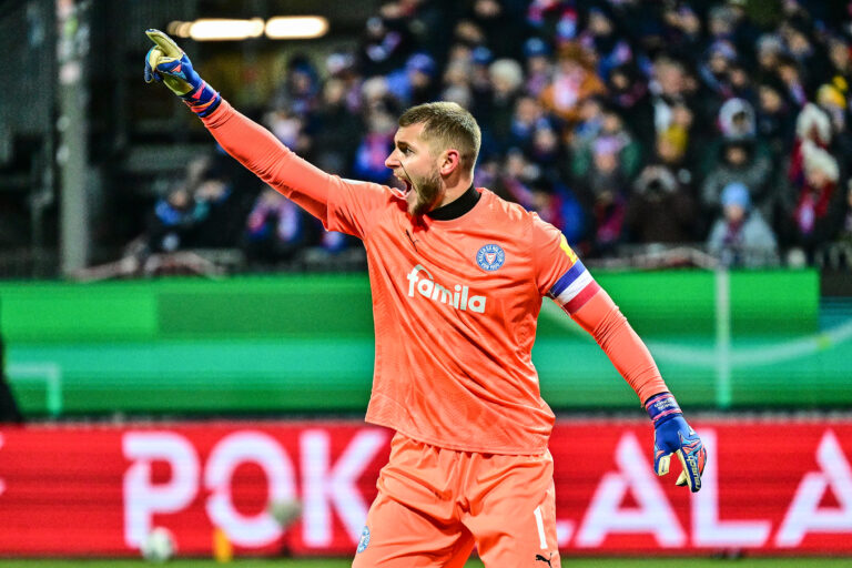 Mehr über den Artikel erfahren Holstein Kiel taumelt in Hannover – „So kann man in der 2. Liga kein Spiel gewinnen“