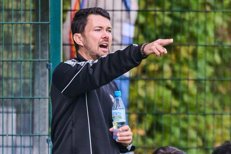 Mehr über den Artikel erfahren Holstein Kiel U23: Trainer Willi Weiße geht im Sommer