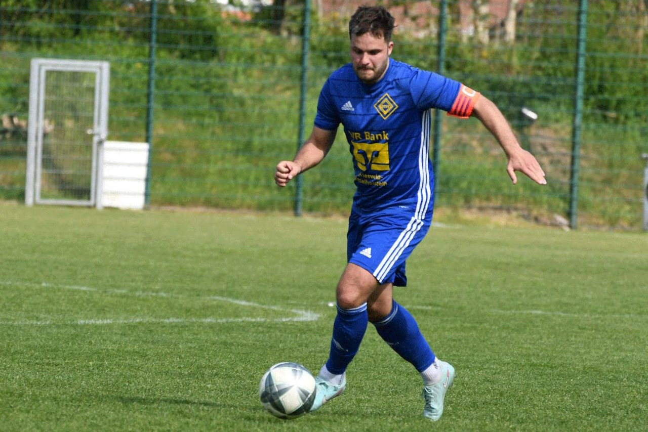 Du betrachtest gerade OTSV schafft den Klassenerhalt – 3:0-Sieg in Friedrichskoog sichert die Verbandsliga