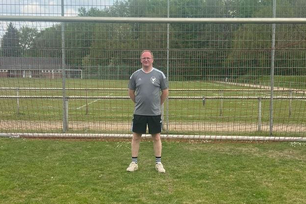 Mehr über den Artikel erfahren Nach Rücktritt bei Torpedo 76: Christian Peters organisiert großes Jubiläumsturnier in Neumünster
